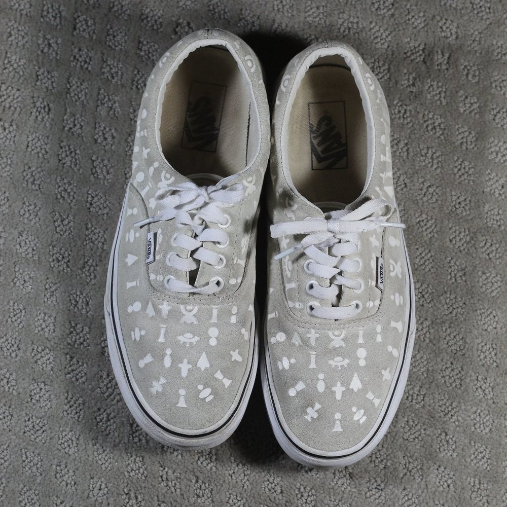 RARE! Vans Women's Size 9 Cream Suede with ALIEN Embossed Images Sneakers - Picture 3 of 7